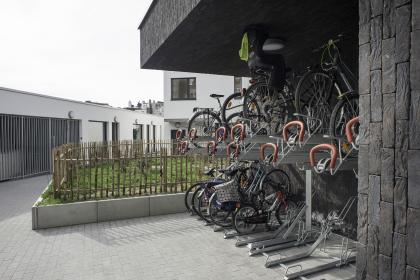 Parking à vélo ouvert avec râtelier étagé – Batex Picard
