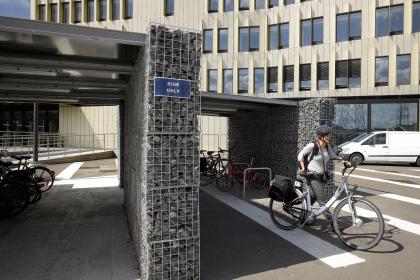Parking à vélo ouvert avec support en U renversé – Batex Monnoyer